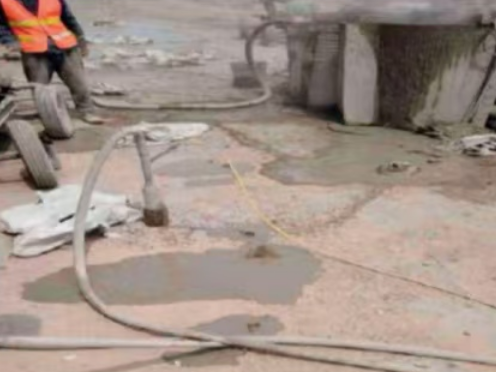 城子河水泥混凝土路面板底注浆技术 路面脱空注浆整治方案