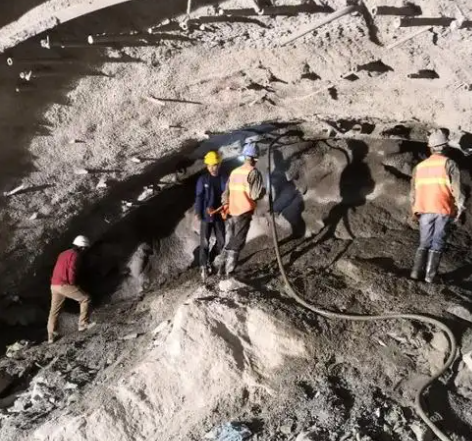 城子河拱顶带模注浆料的施工流程及注意事项